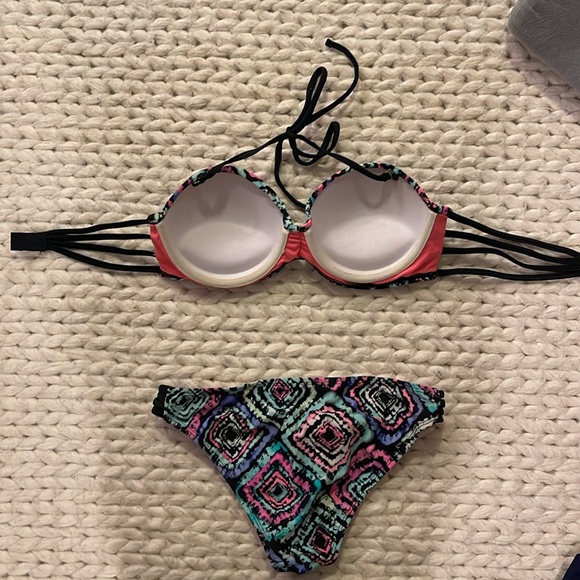 Bikini set - Picture 2 of 2